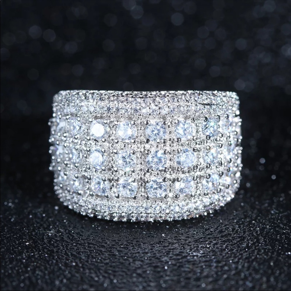 New Luxury Round 925 Silver designer Engagement Ring - Picture 6 of 6